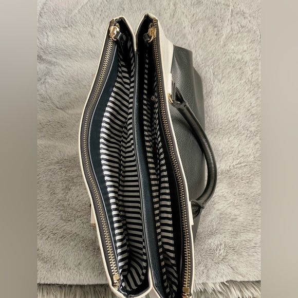 Black and white JustFab Purse - Picture 4 of 6